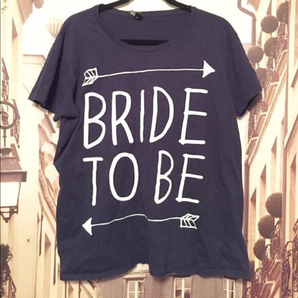 5/$25 sale! Bride to Be navy t-shirt with arrows - Picture 1 of 3